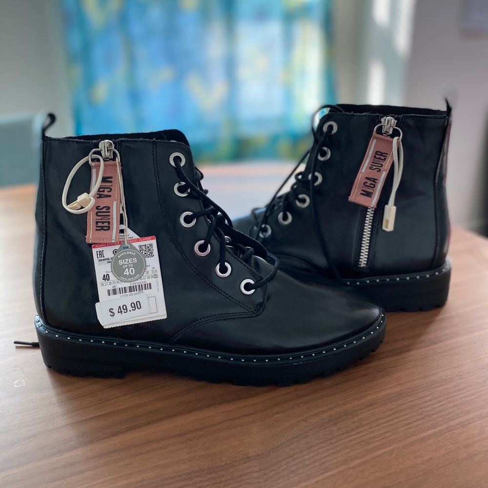 Girl’s combat boot (new)